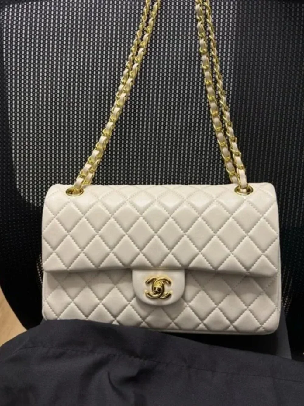 Chanel Classic Flap Quilted White Leather Gold Tone Chain Shoulder Bag - Picture 3 of 11